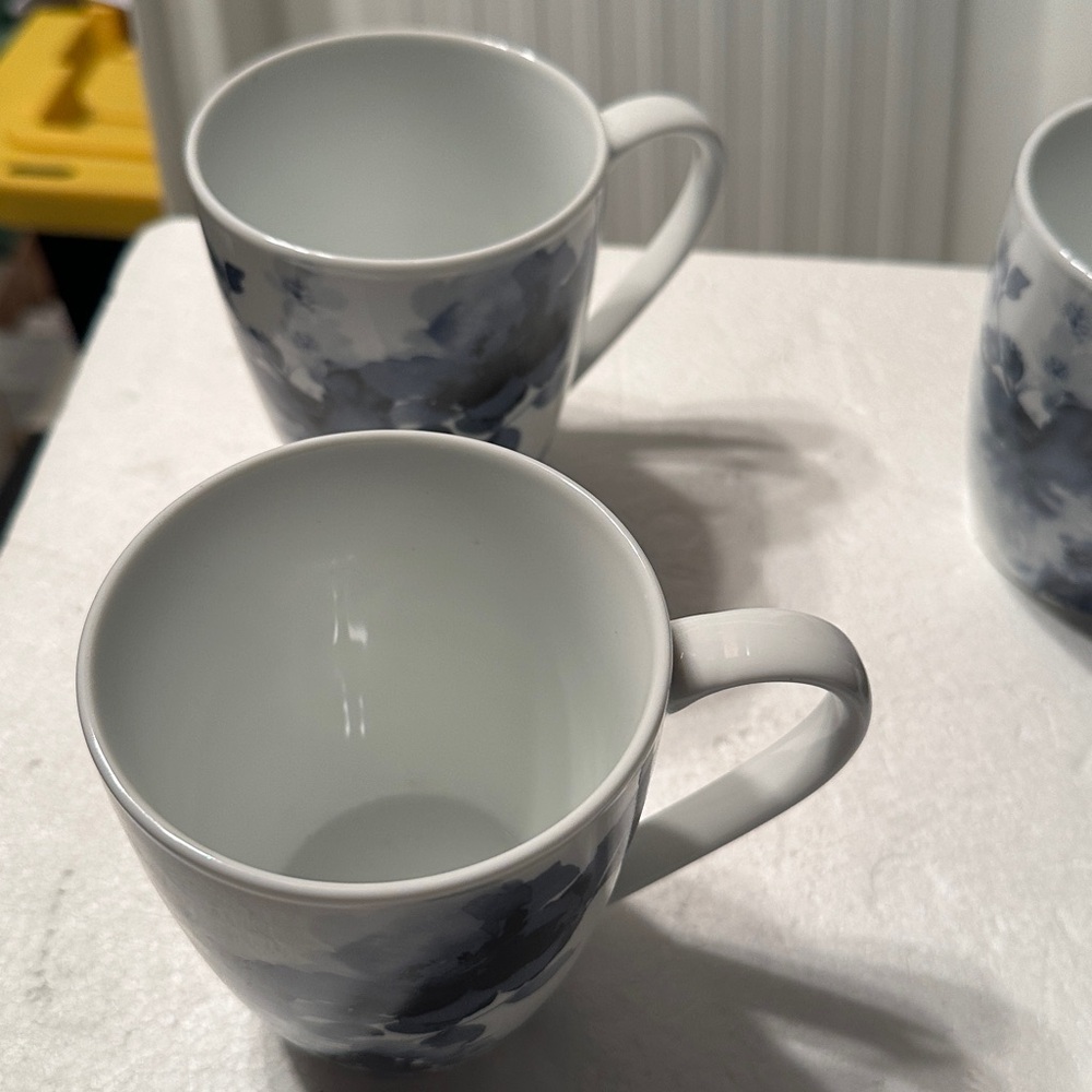 Four H2K Midnight Roses Coffee Cups - Picture 6 of 8